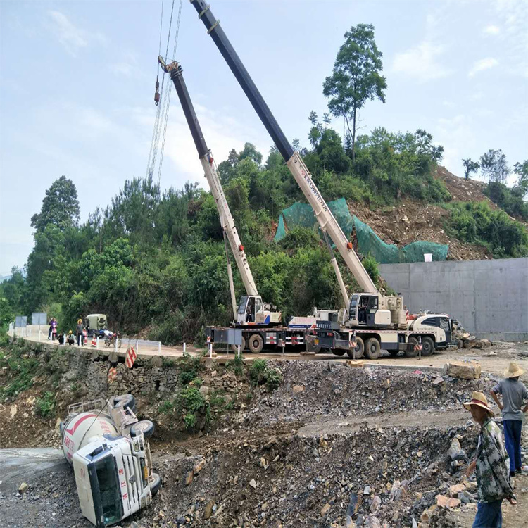 打安镇汽车掉沟里叫吊车救援要多少钱